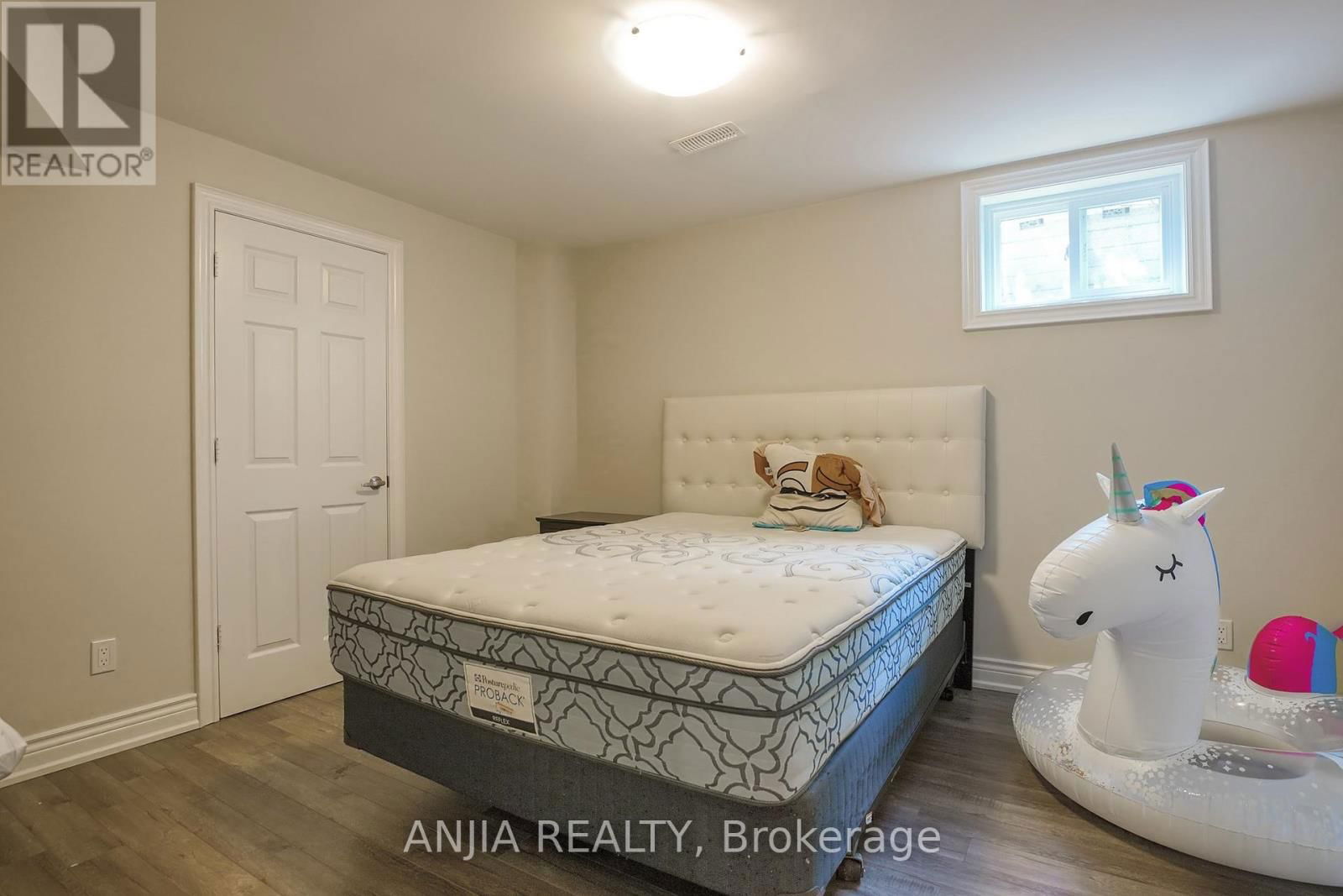 28 HOLBROOK COURT Image 30