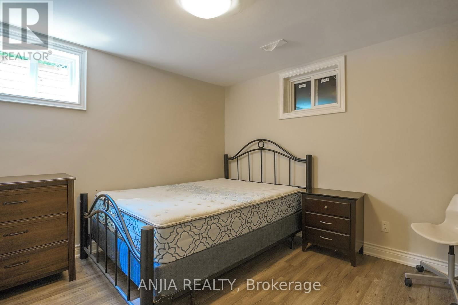 28 HOLBROOK COURT Image 32