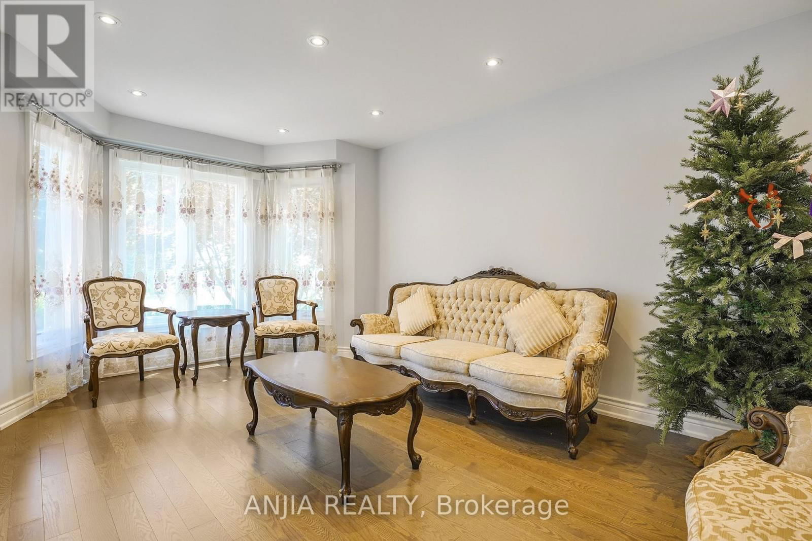 28 HOLBROOK COURT Image 4