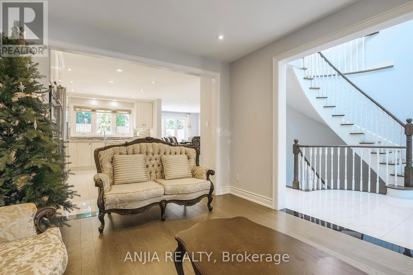 28 HOLBROOK COURT Image 5