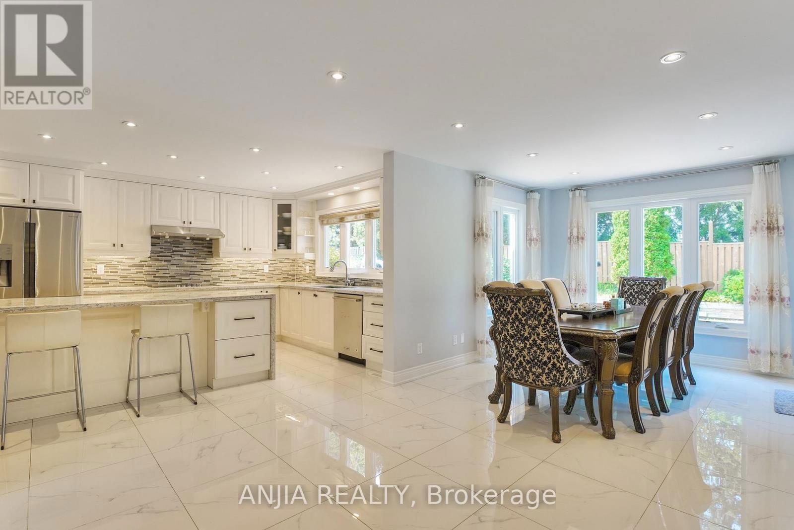 28 HOLBROOK COURT Image 6