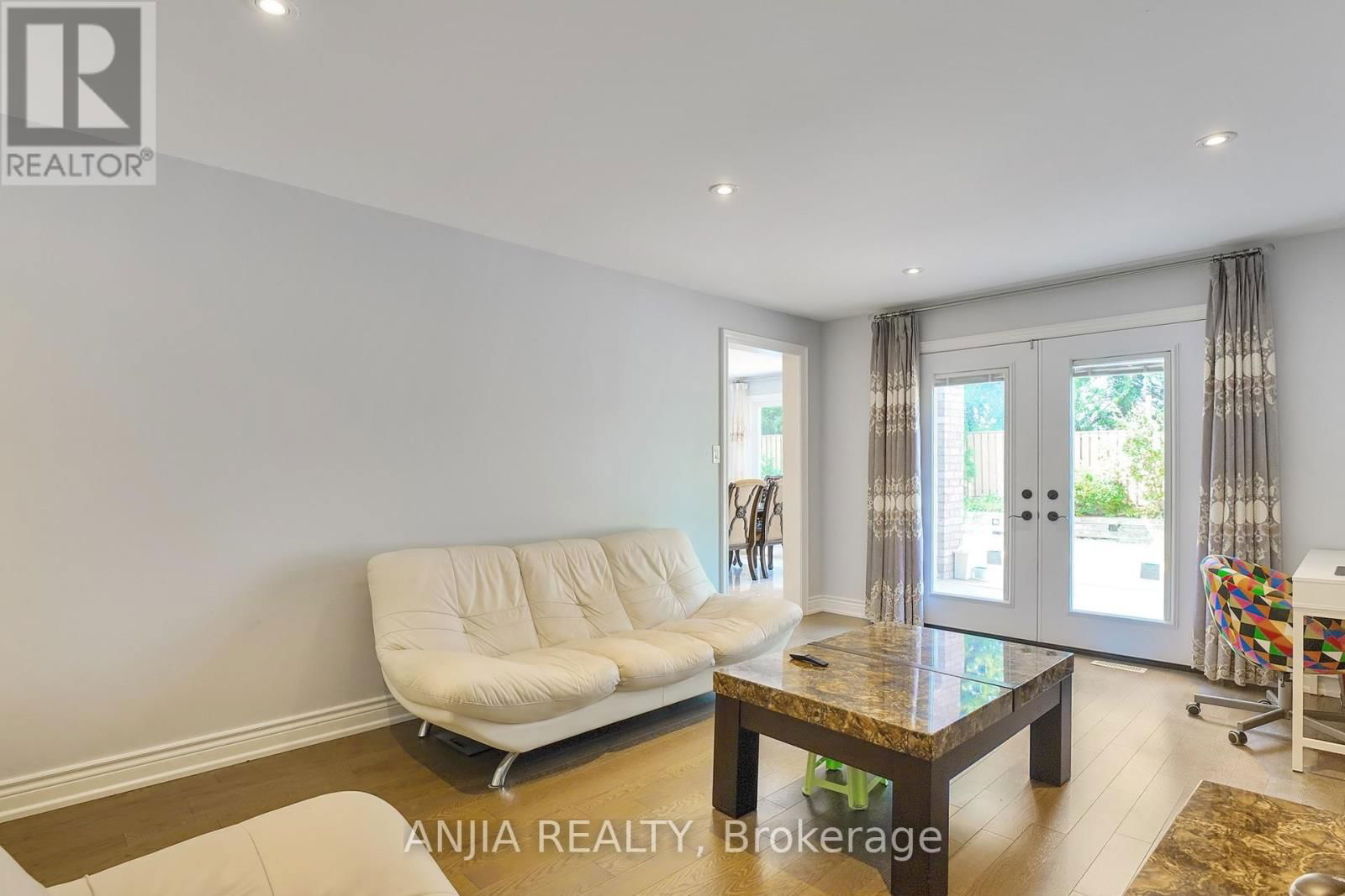 28 HOLBROOK COURT Image 8