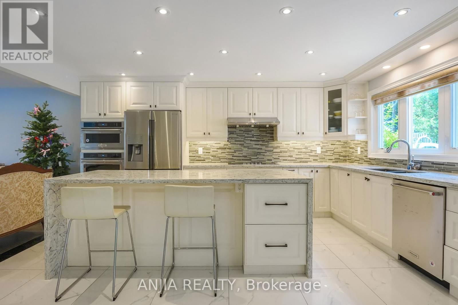 28 HOLBROOK COURT Image 9
