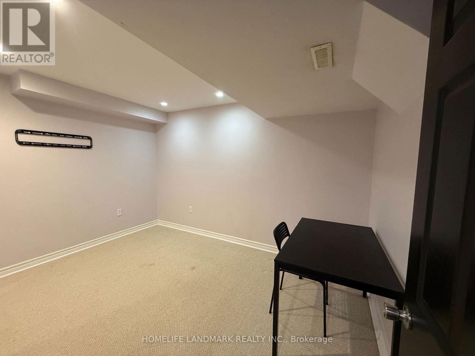 bsmt - 3 CAPRARA CRESCENT Image 21