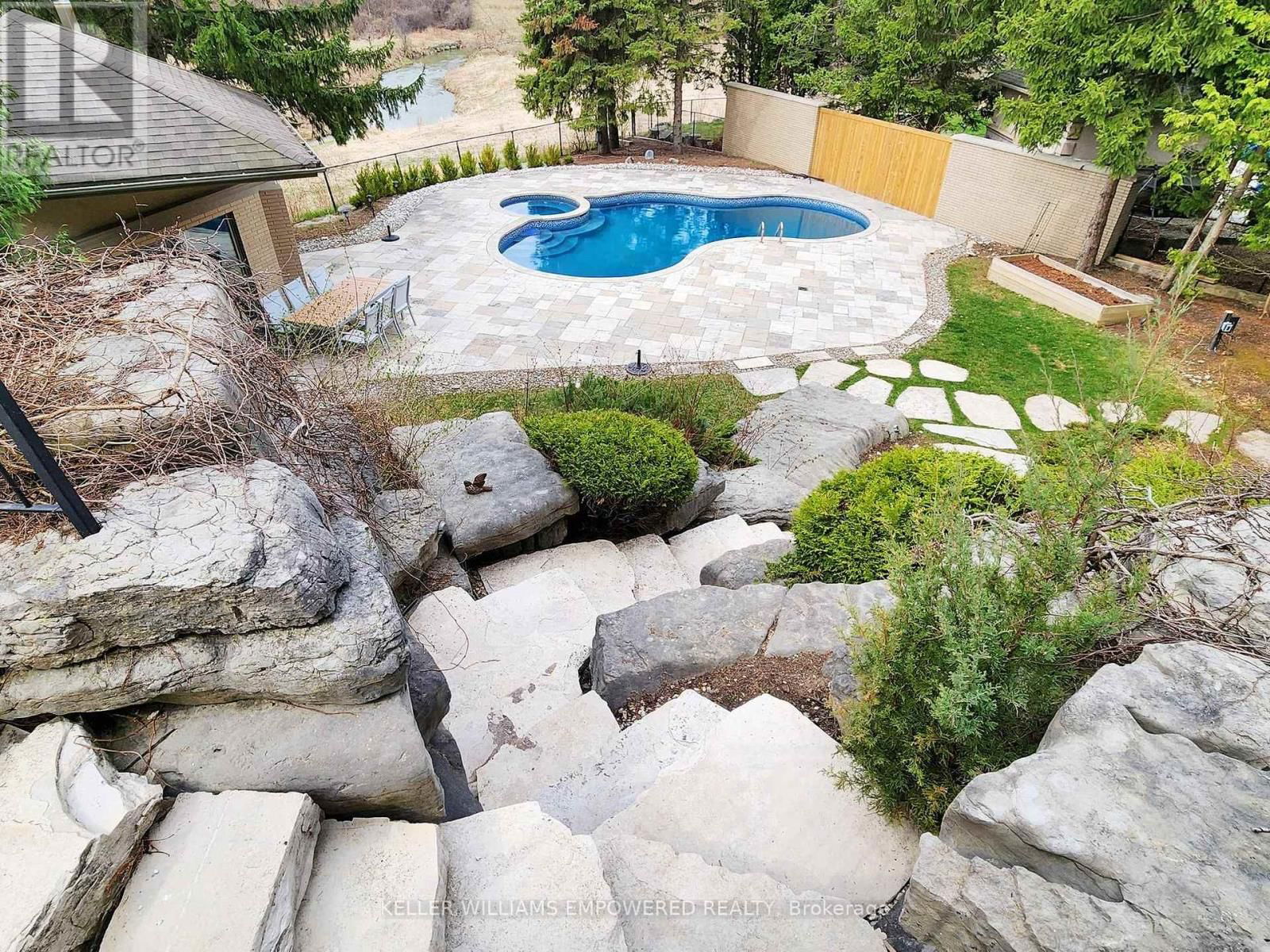 90 HUMBERVIEW DRIVE Image 10