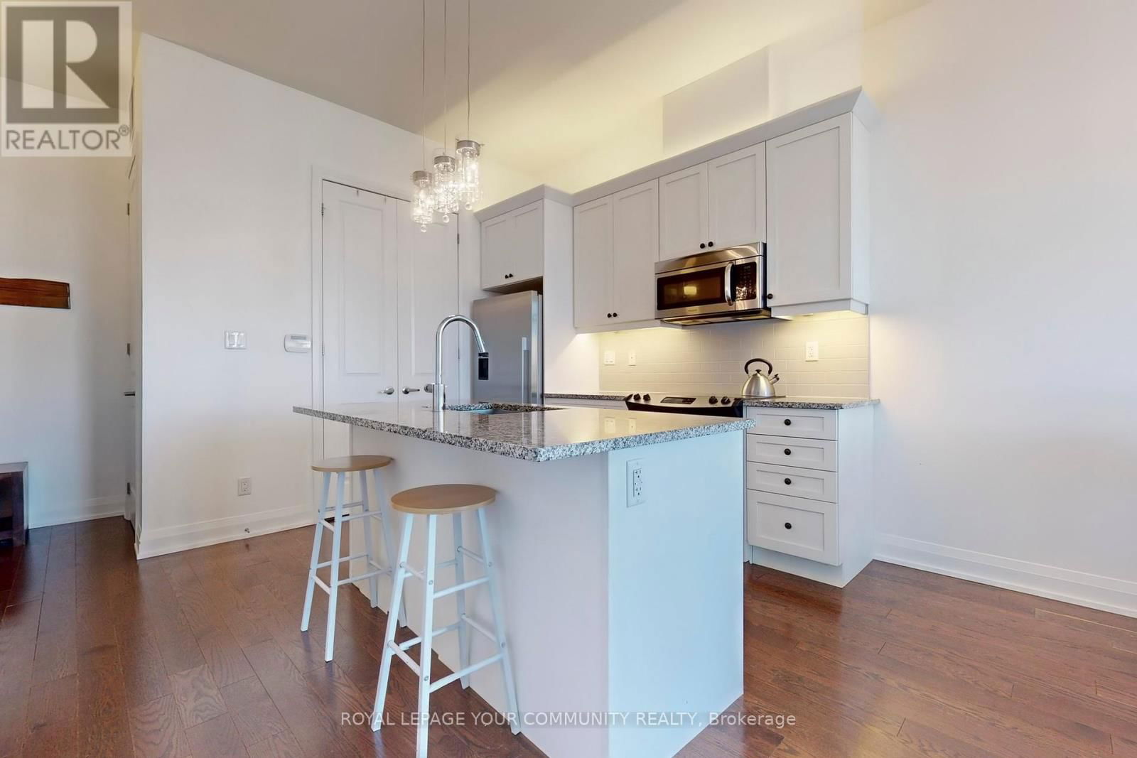702B - 15277 YONGE STREET Image 13
