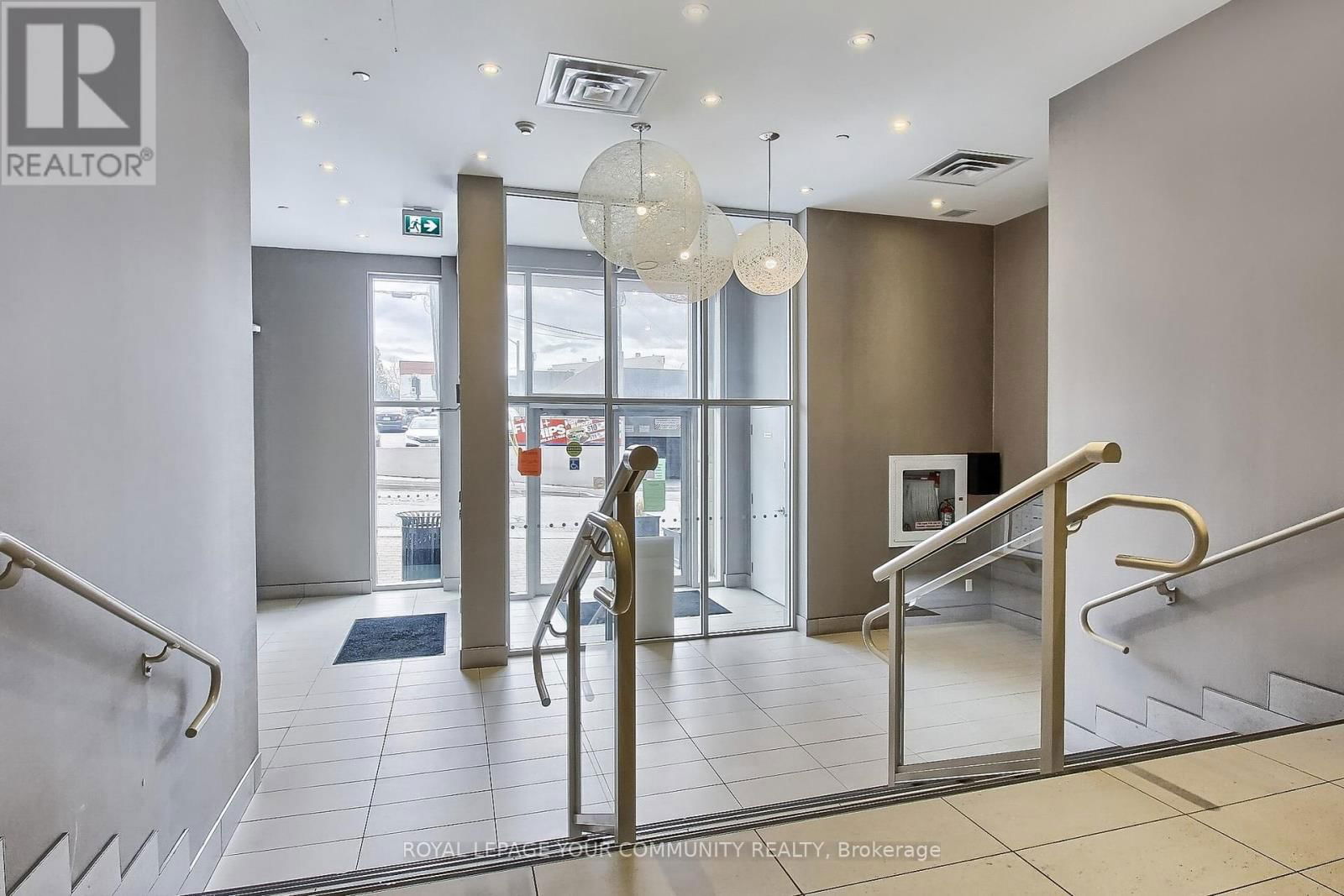 702B - 15277 YONGE STREET Image 5
