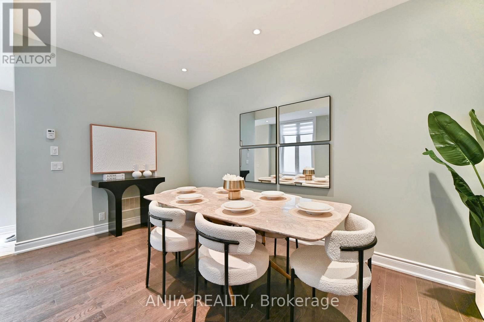 19 YORK DOWNS BOULEVARD Image 16