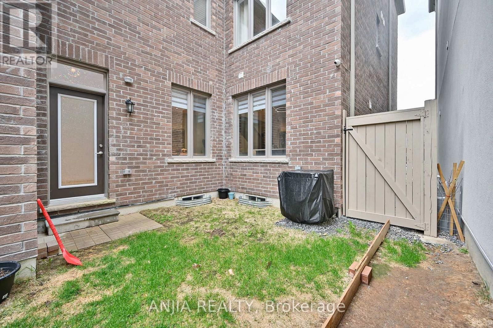 19 YORK DOWNS BOULEVARD Image 44