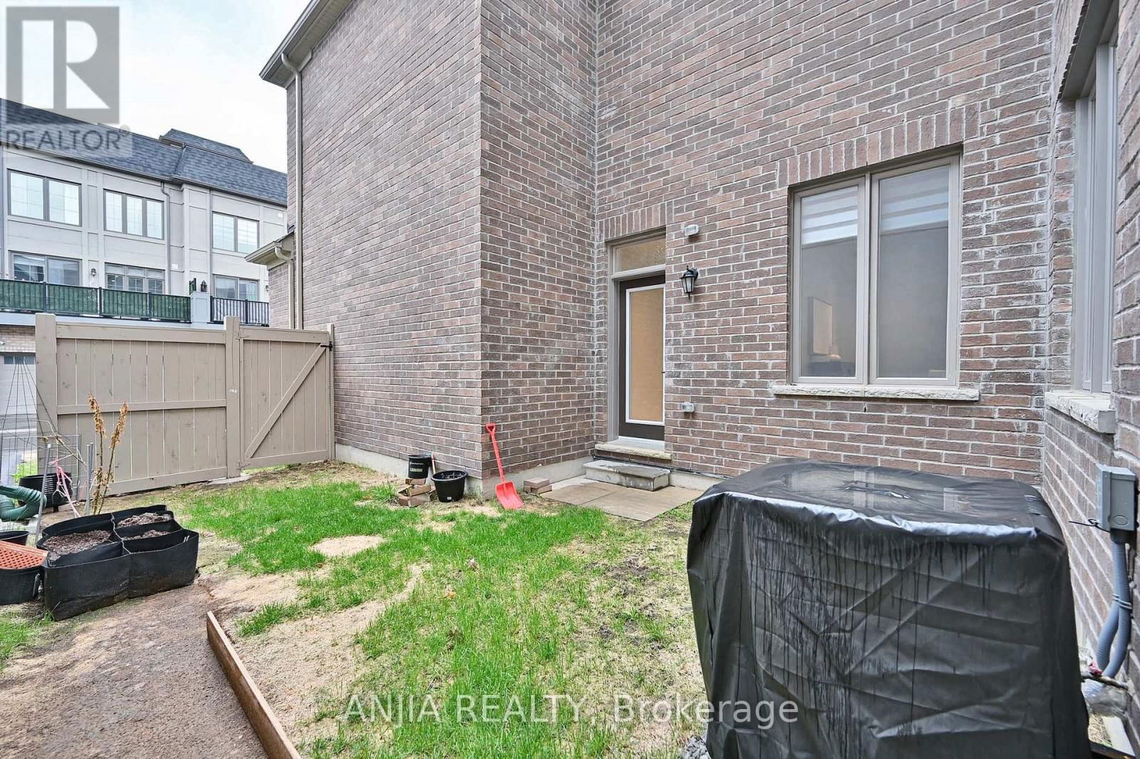19 YORK DOWNS BOULEVARD Image 45