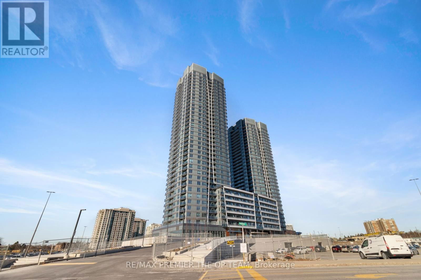 403 - 30 UPPER MALL WAY Image 1