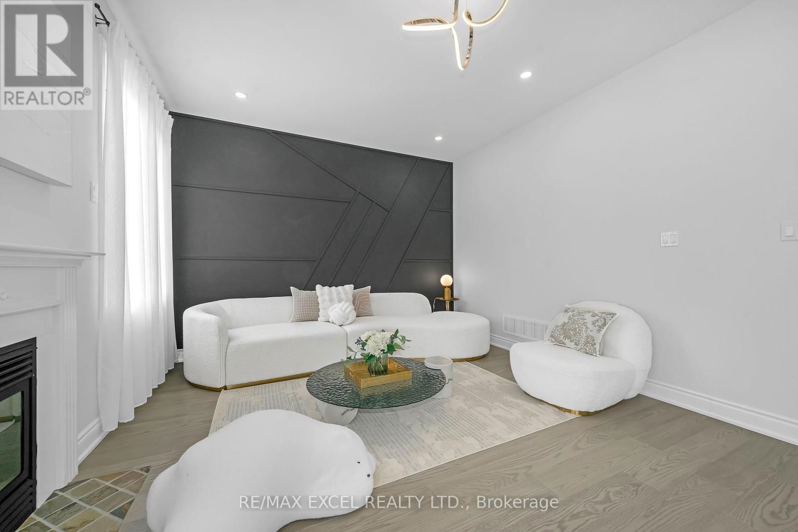 15 HAWKSBURY ROAD Image 19