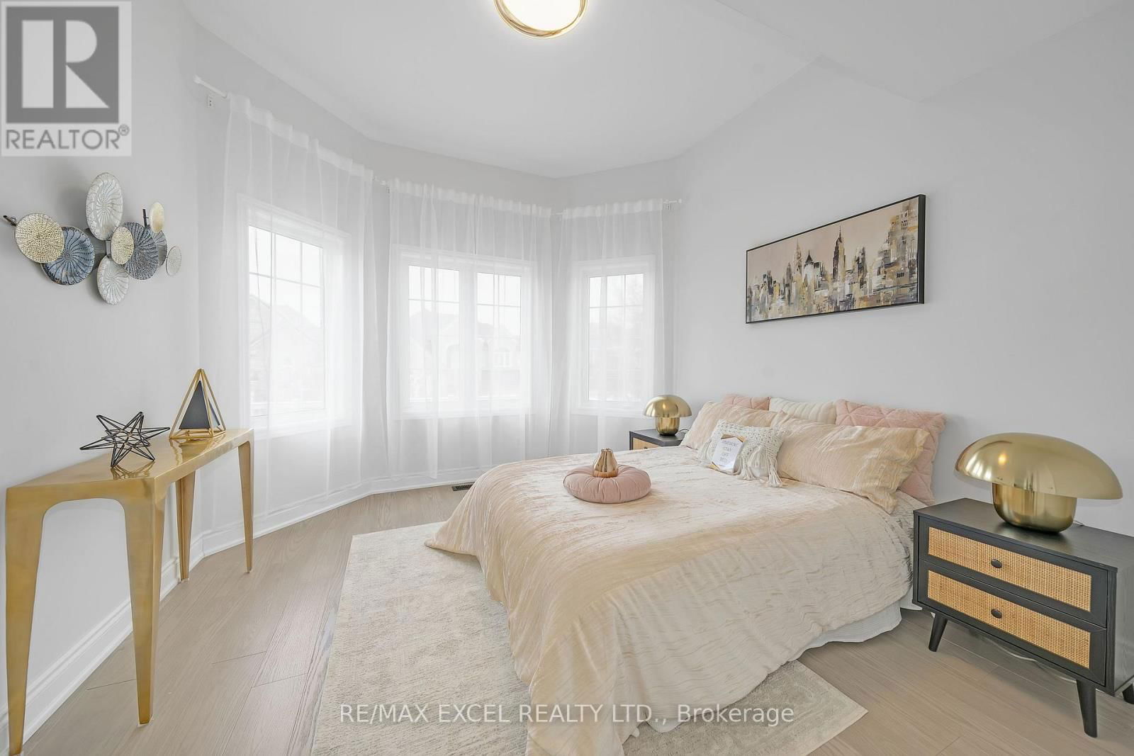 15 HAWKSBURY ROAD Image 38
