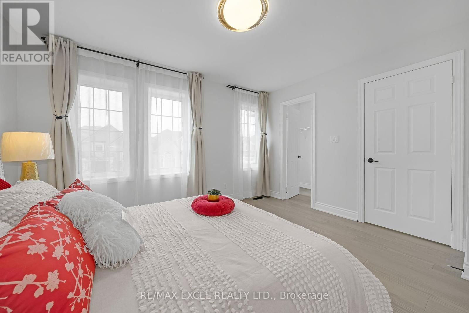 15 HAWKSBURY ROAD Image 41