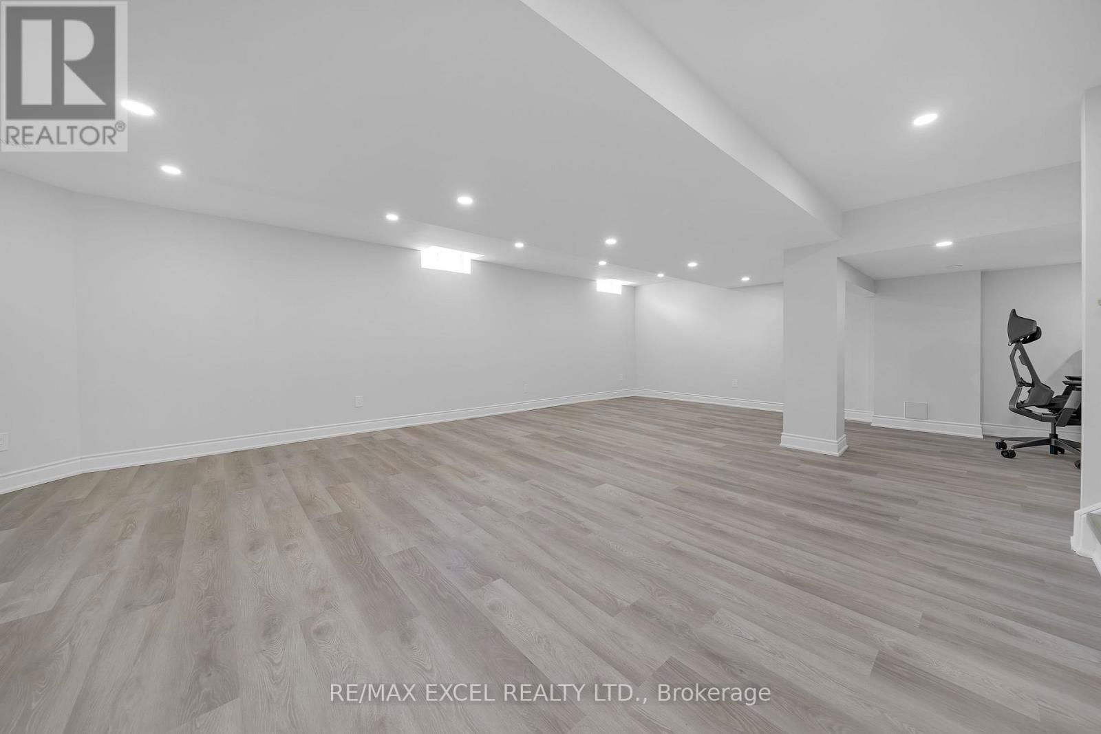 15 HAWKSBURY ROAD Image 43