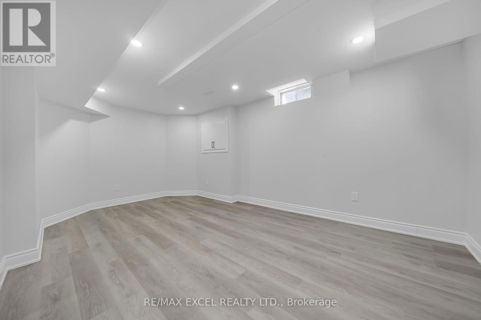 15 HAWKSBURY ROAD Image 45