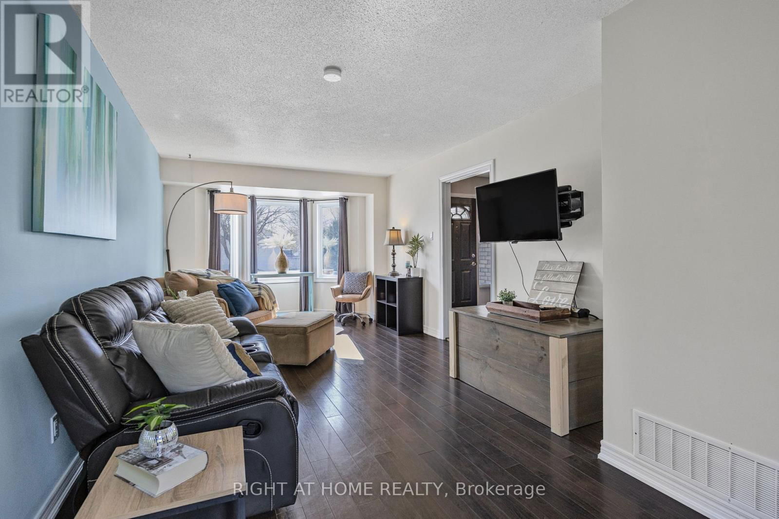 1057 VANCE CRESCENT Image 12