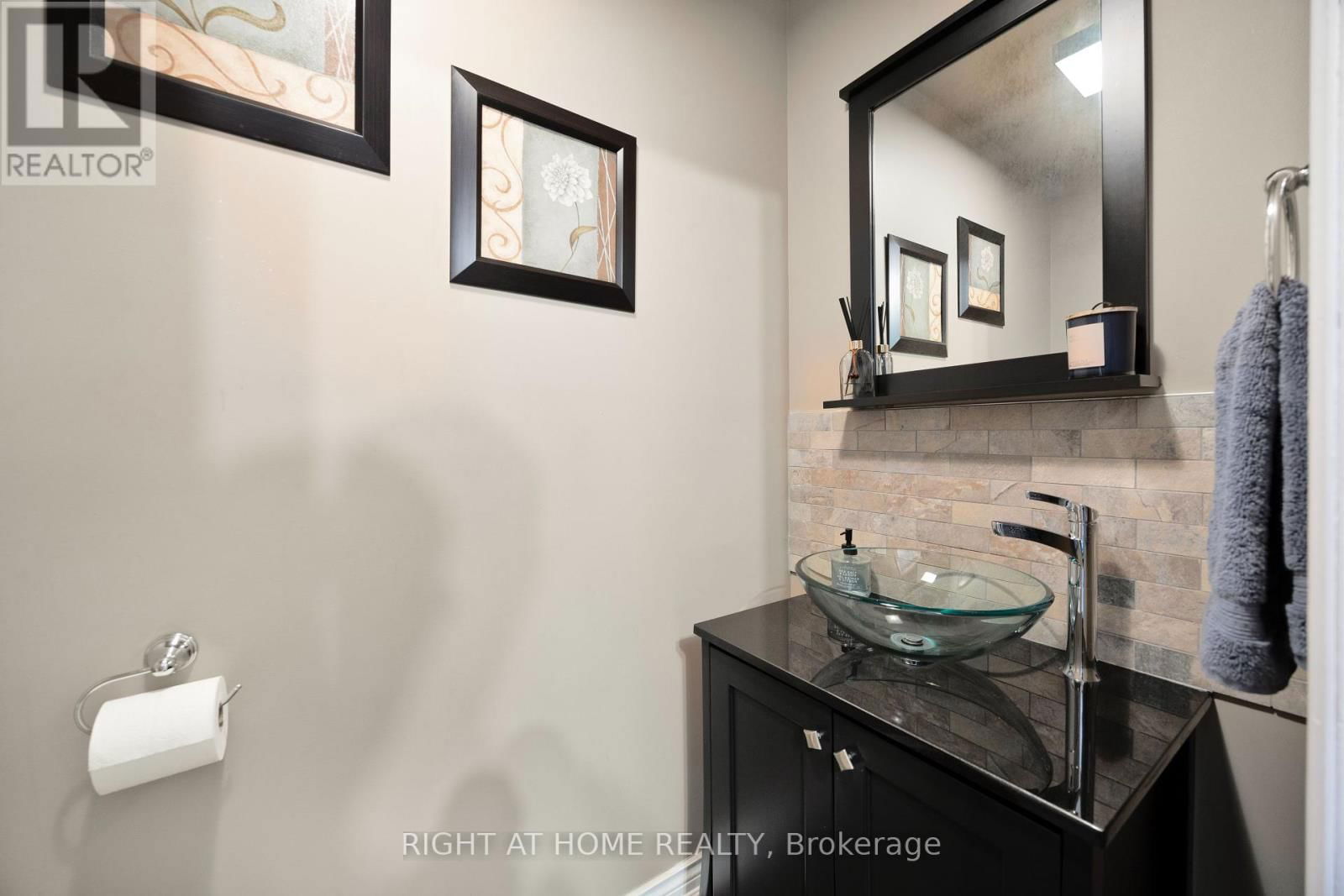 1057 VANCE CRESCENT Image 14