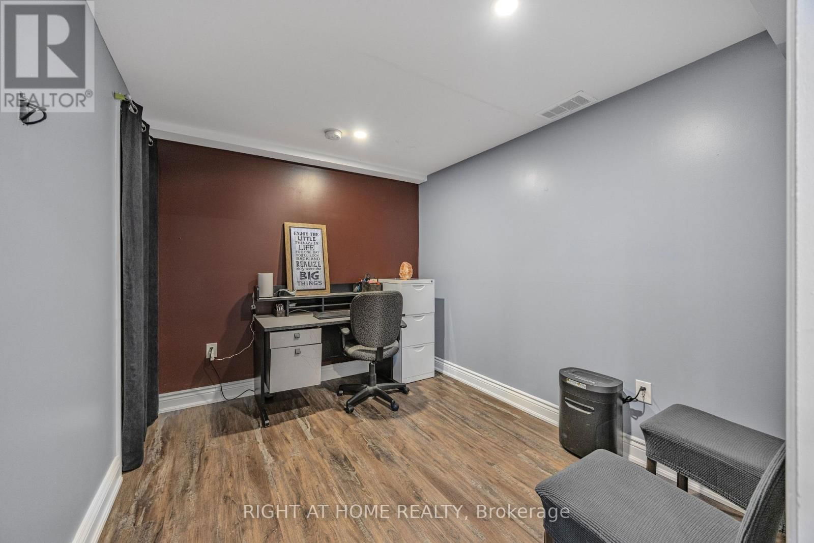 1057 VANCE CRESCENT Image 17