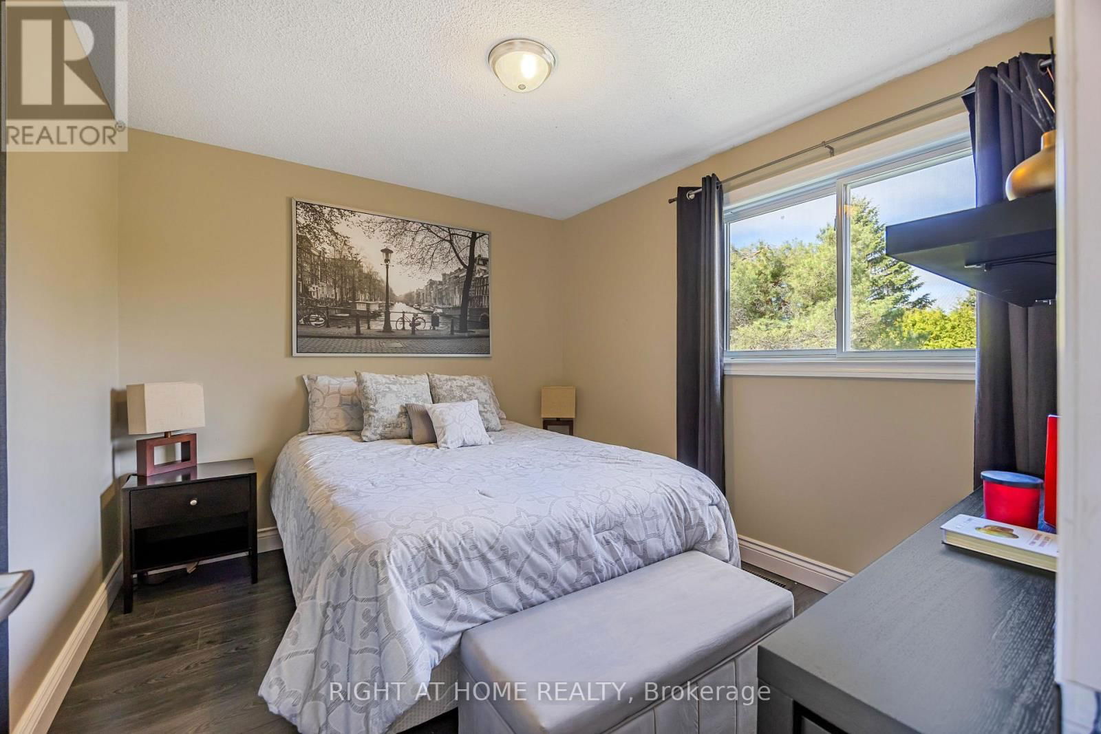 1057 VANCE CRESCENT Image 22