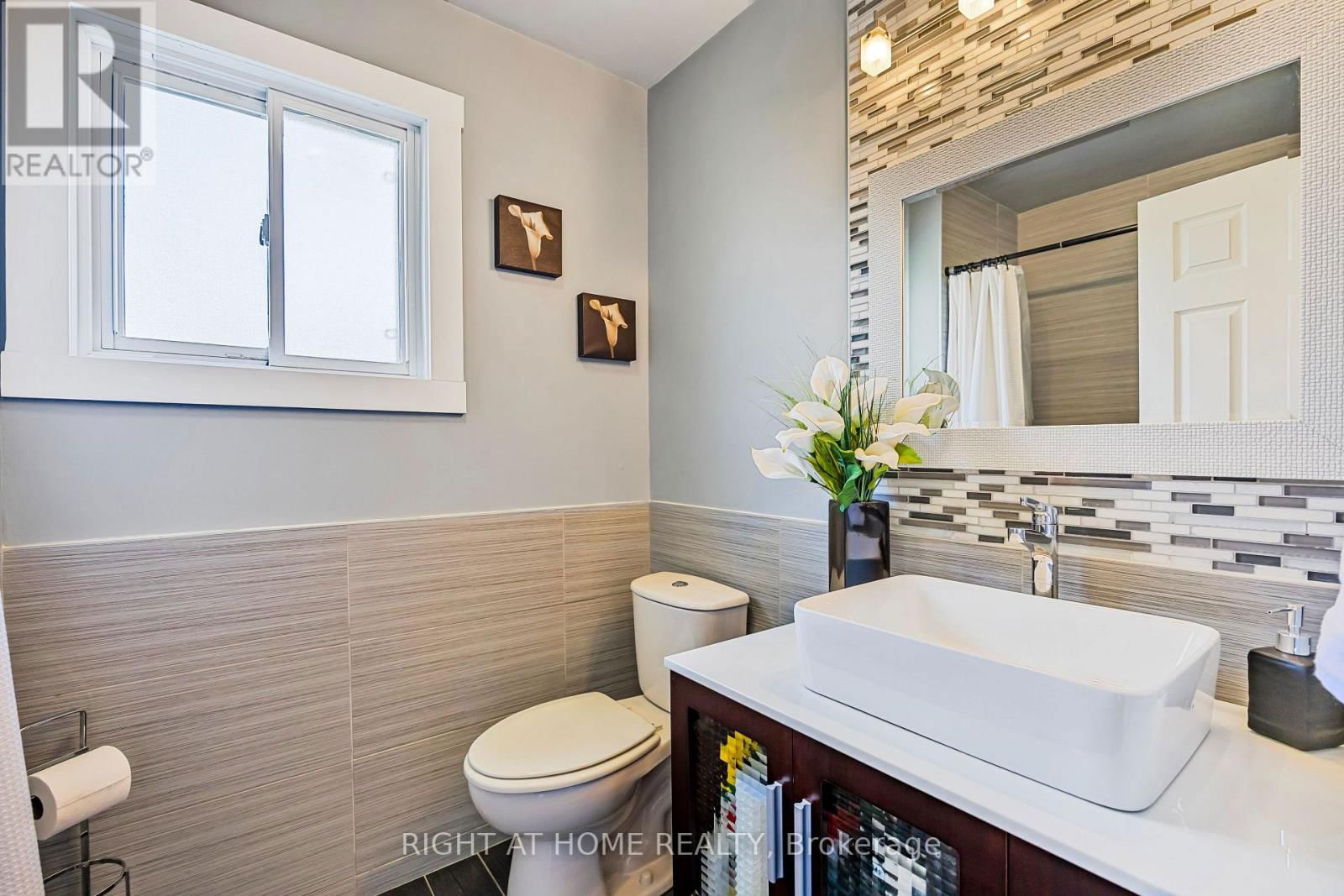 1057 VANCE CRESCENT Image 23