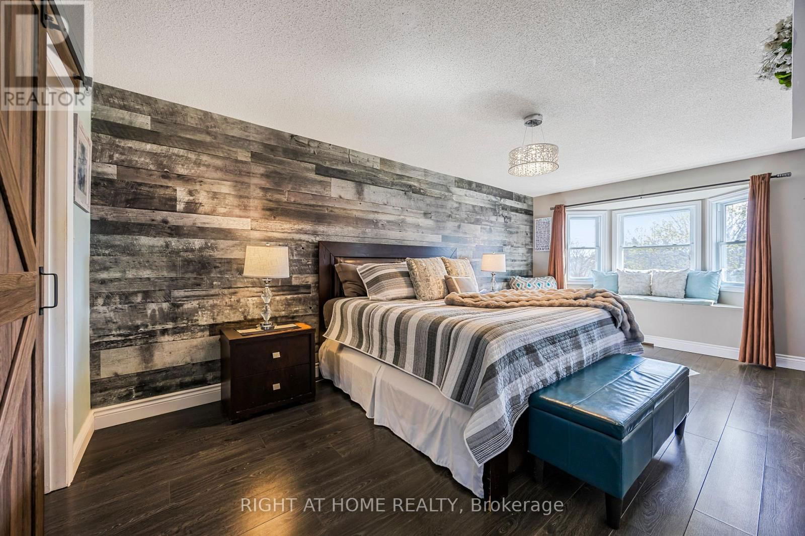 1057 VANCE CRESCENT Image 24