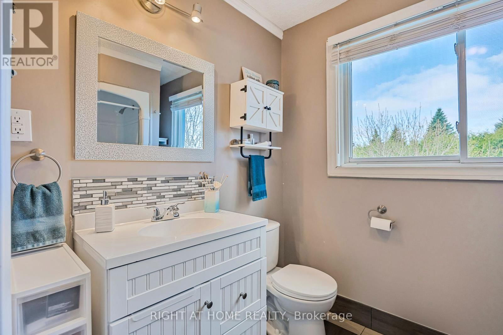 1057 VANCE CRESCENT Image 29