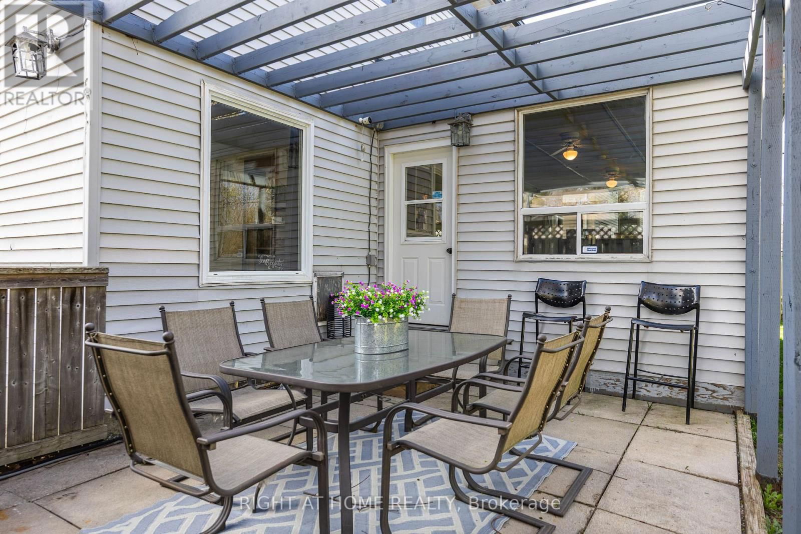 1057 VANCE CRESCENT Image 32