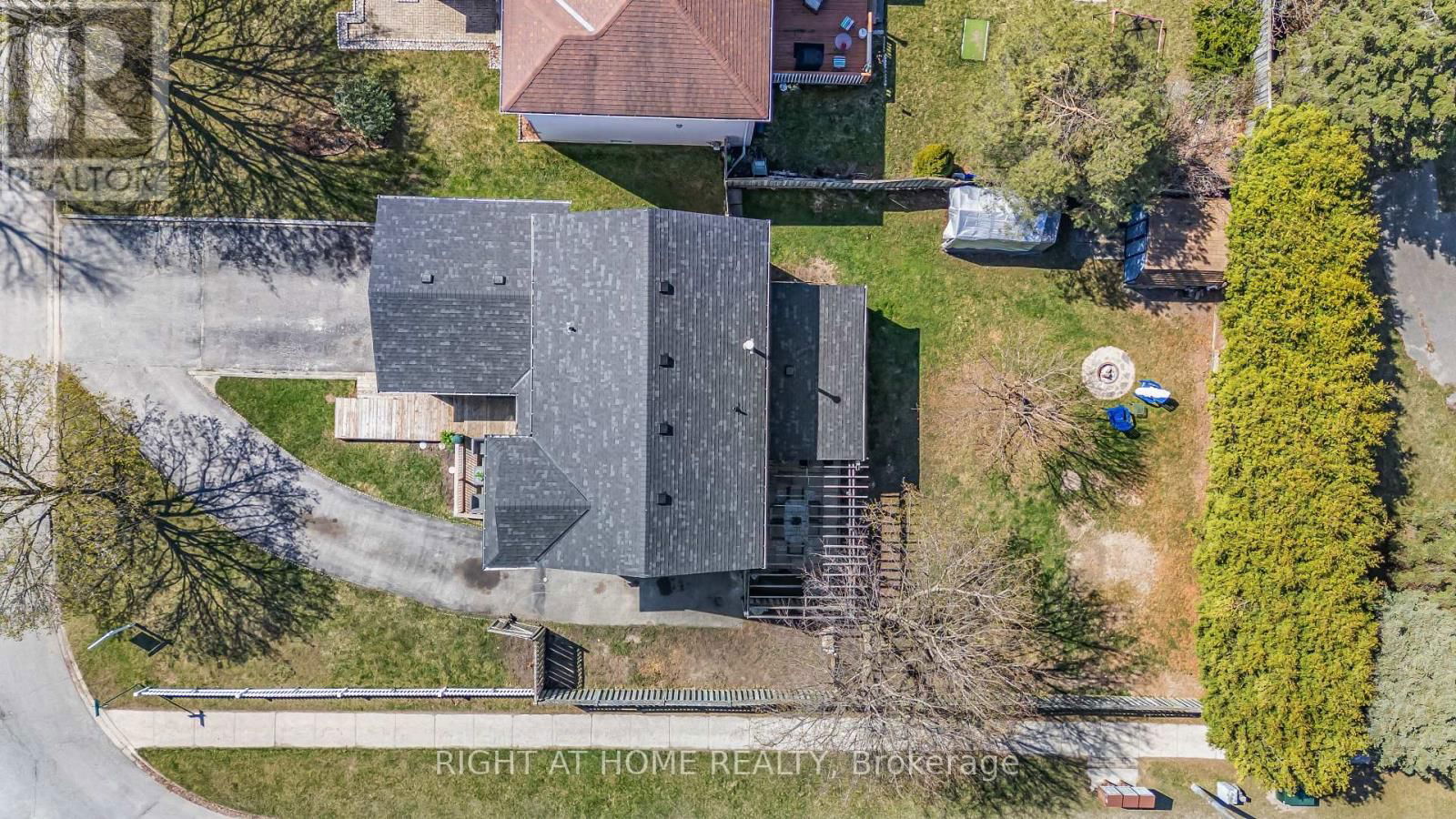 1057 VANCE CRESCENT Image 41