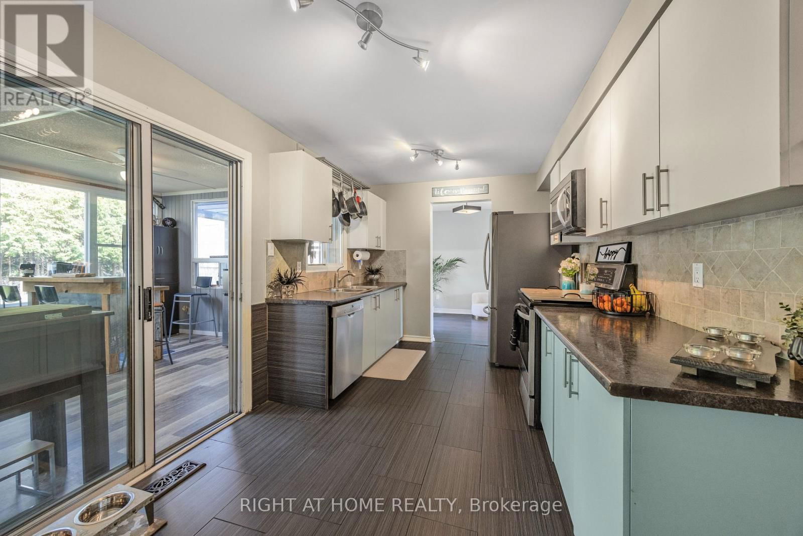 1057 VANCE CRESCENT Image 9