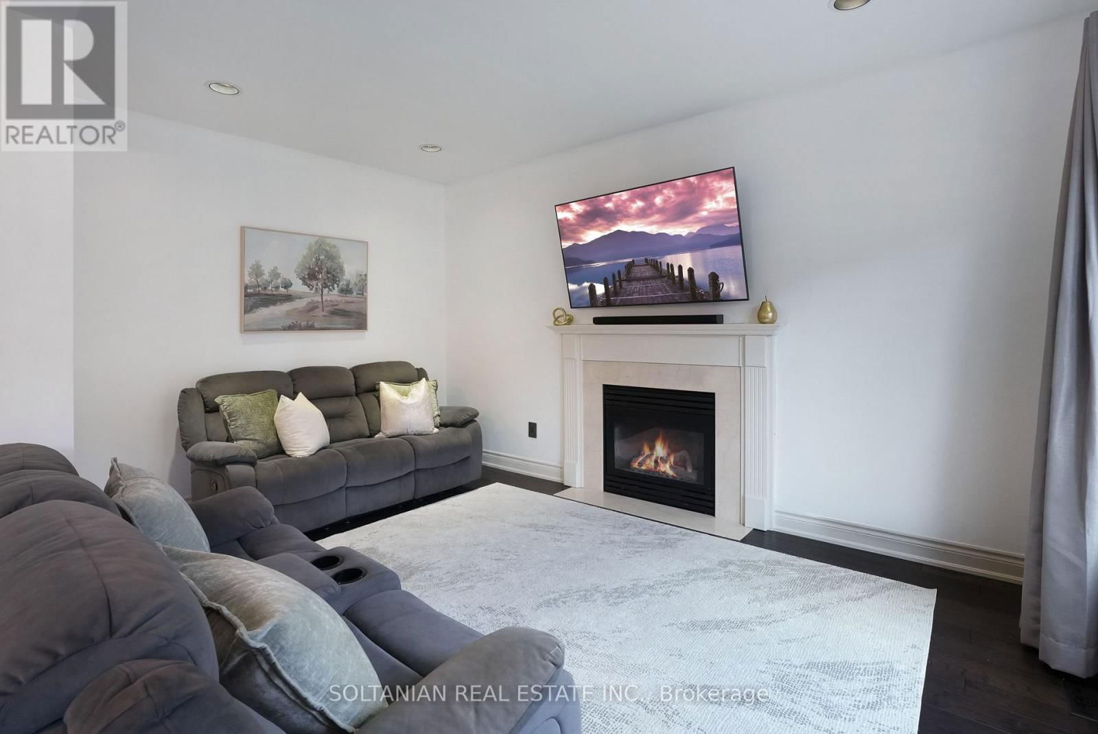 157 BOTHWELL CRESCENT Image 10