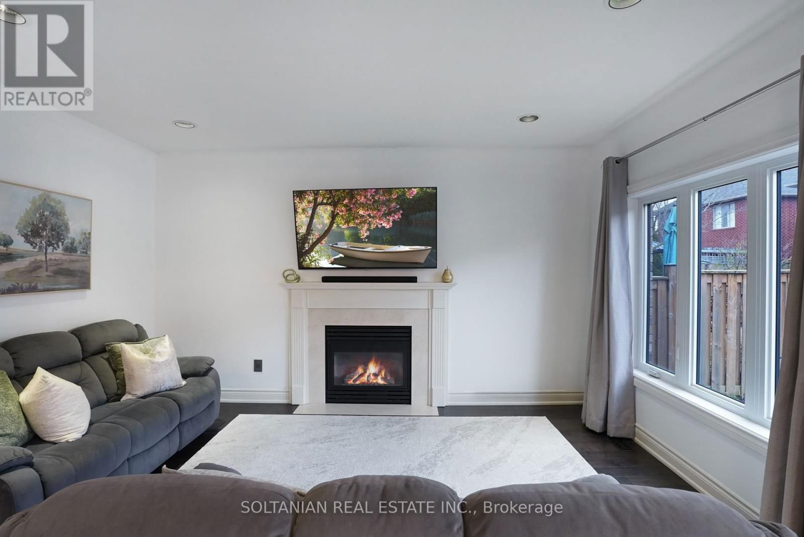 157 BOTHWELL CRESCENT Image 12
