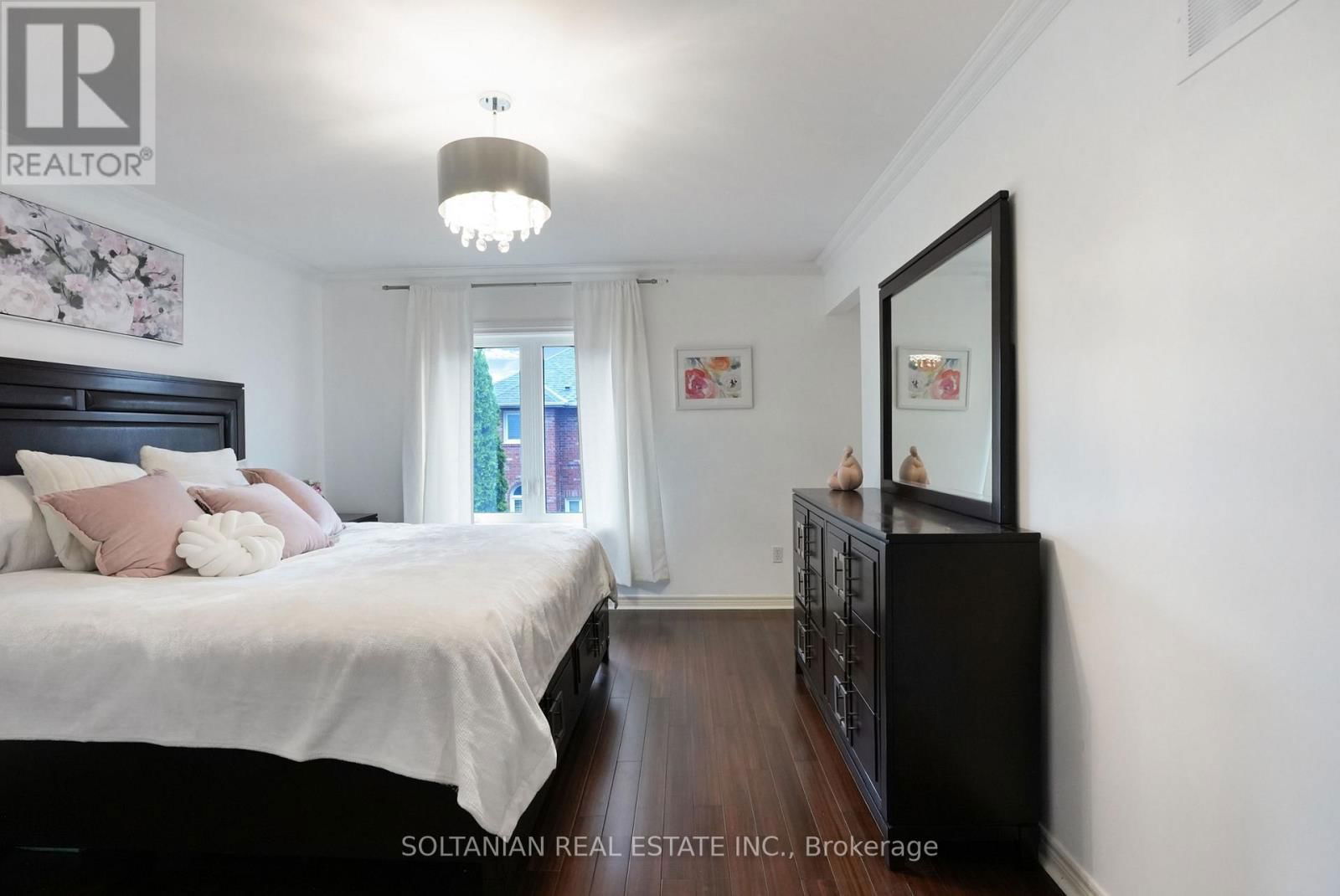 157 BOTHWELL CRESCENT Image 21