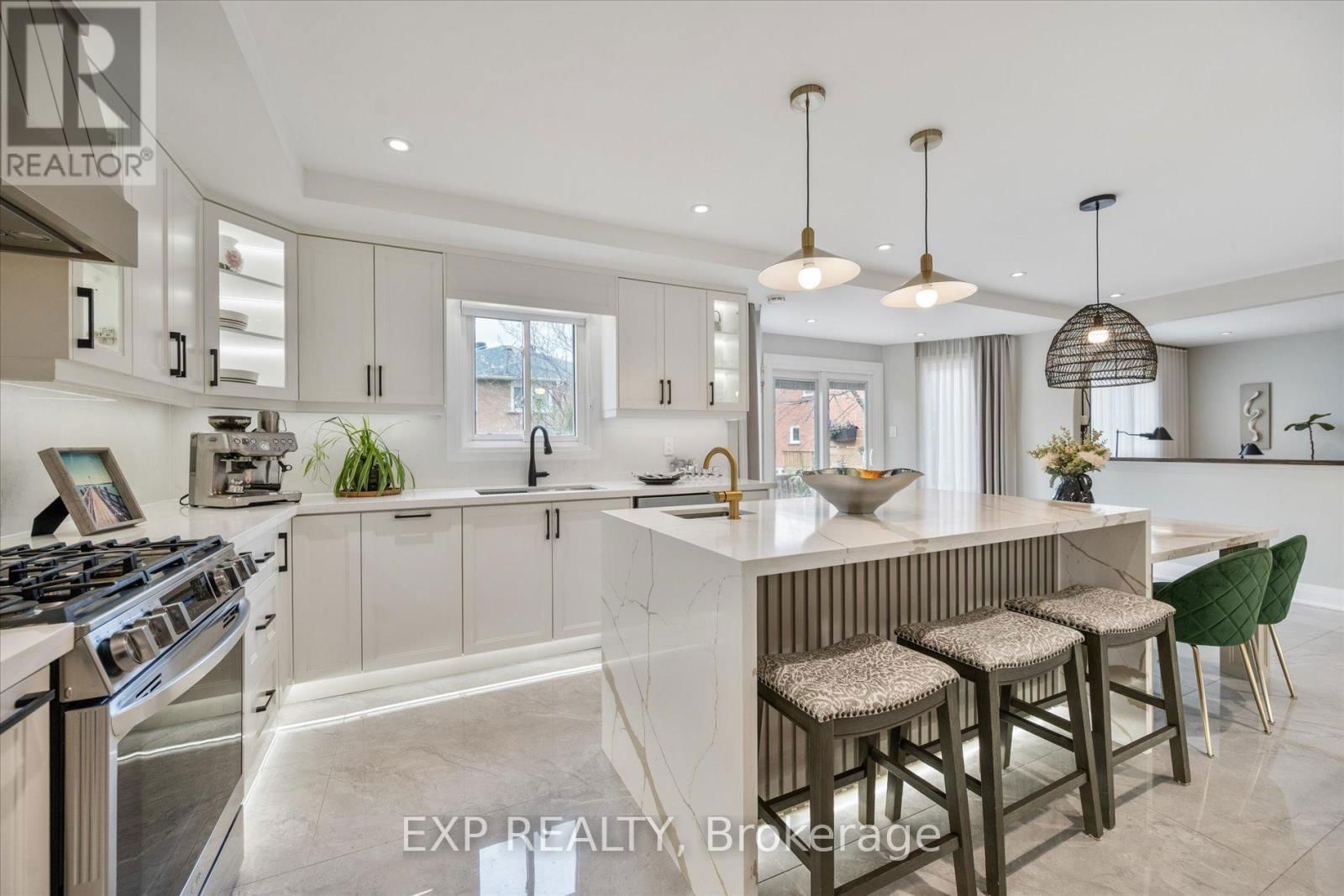 10 STRATFORD DRIVE Image 10