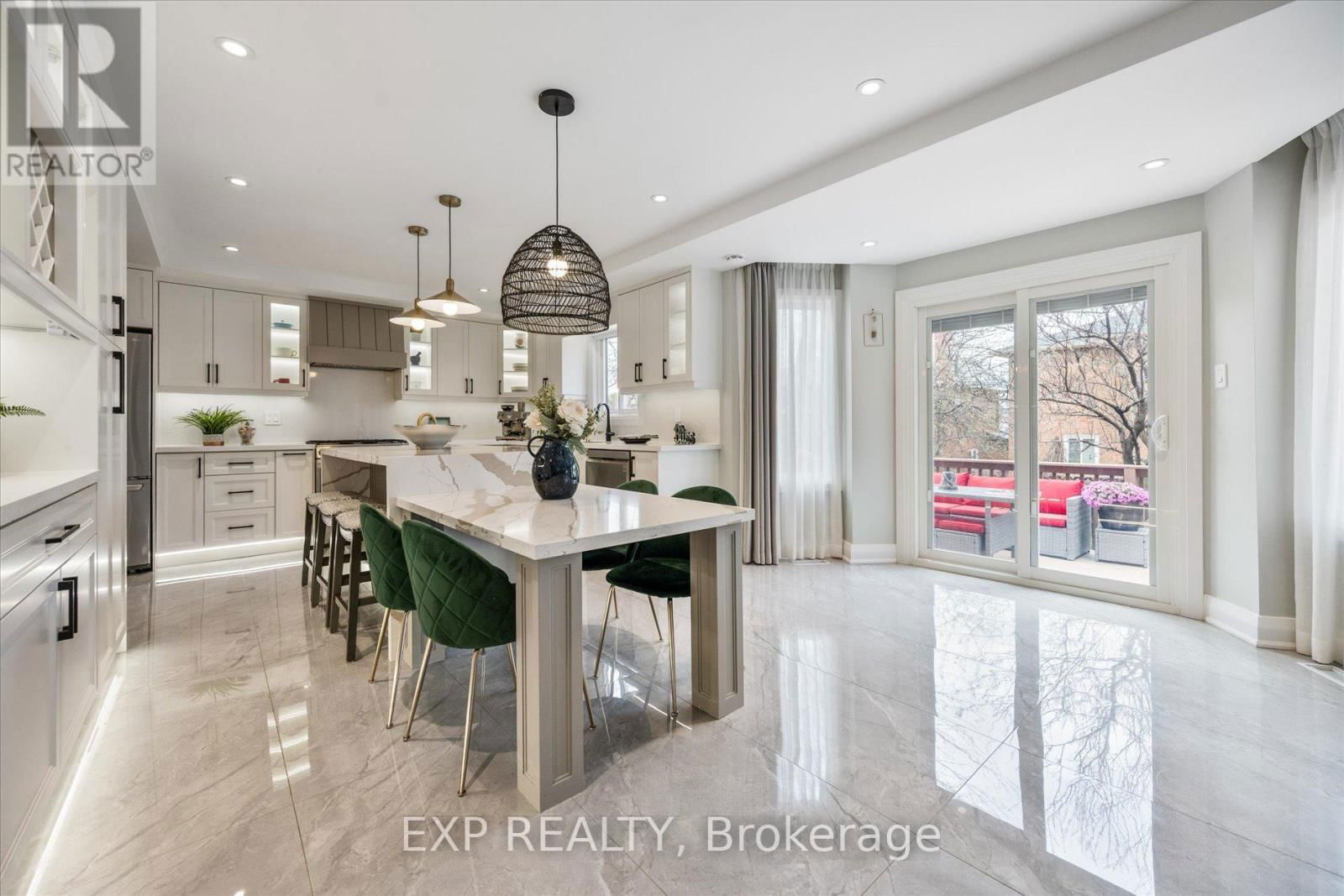 10 STRATFORD DRIVE Image 12