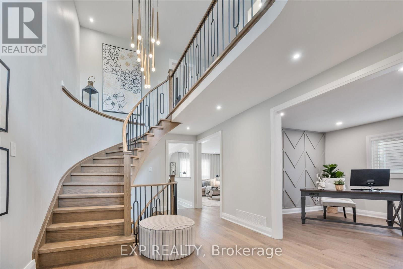10 STRATFORD DRIVE Image 21
