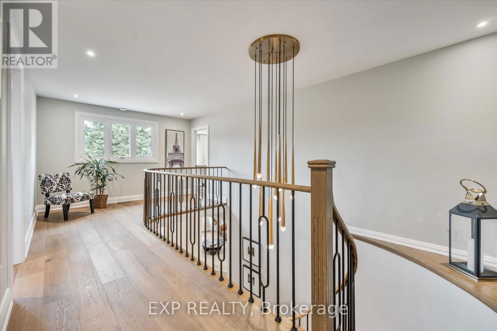 10 STRATFORD DRIVE Image 24
