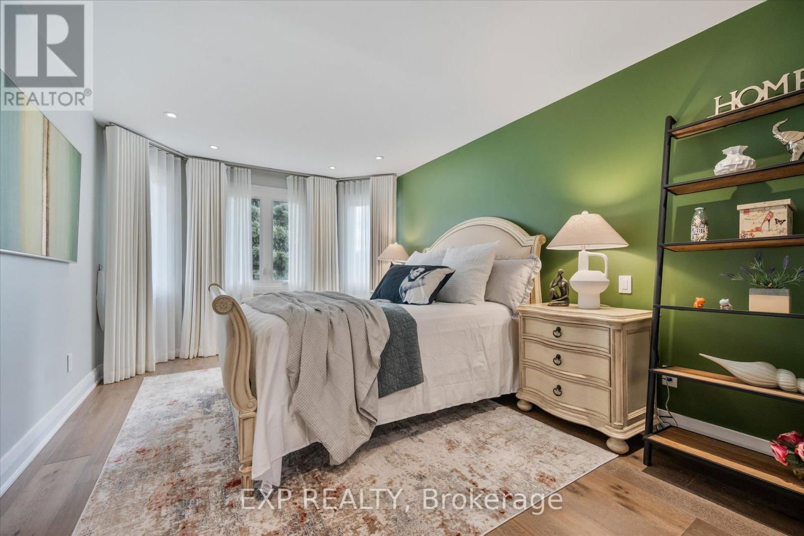 10 STRATFORD DRIVE Image 29