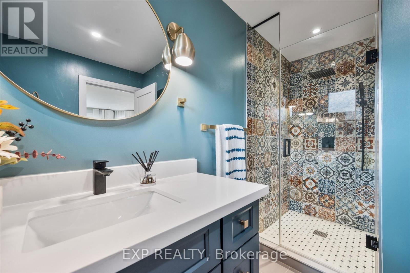 10 STRATFORD DRIVE Image 31