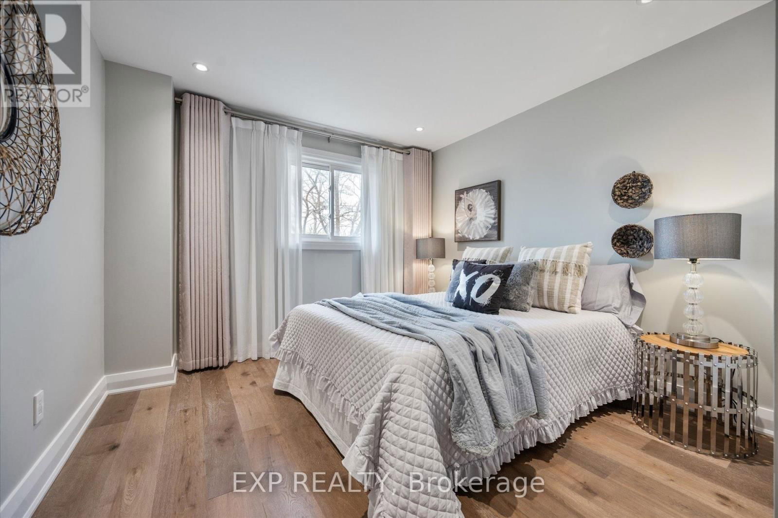 10 STRATFORD DRIVE Image 33