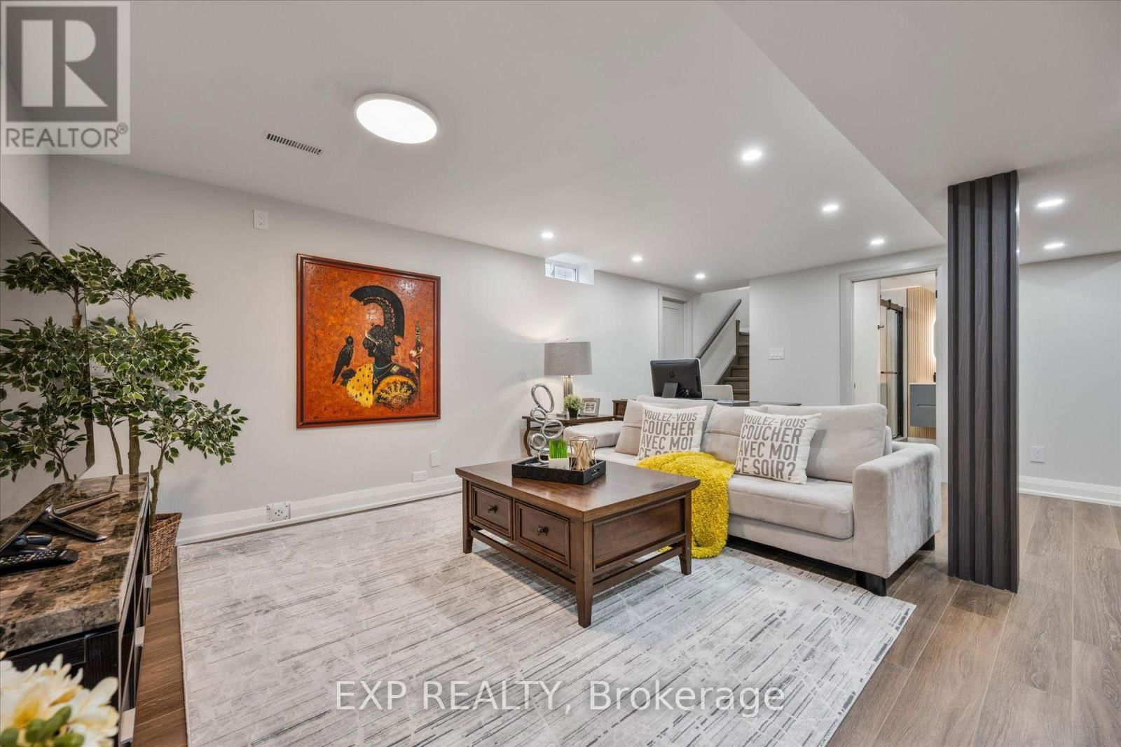 10 STRATFORD DRIVE Image 36