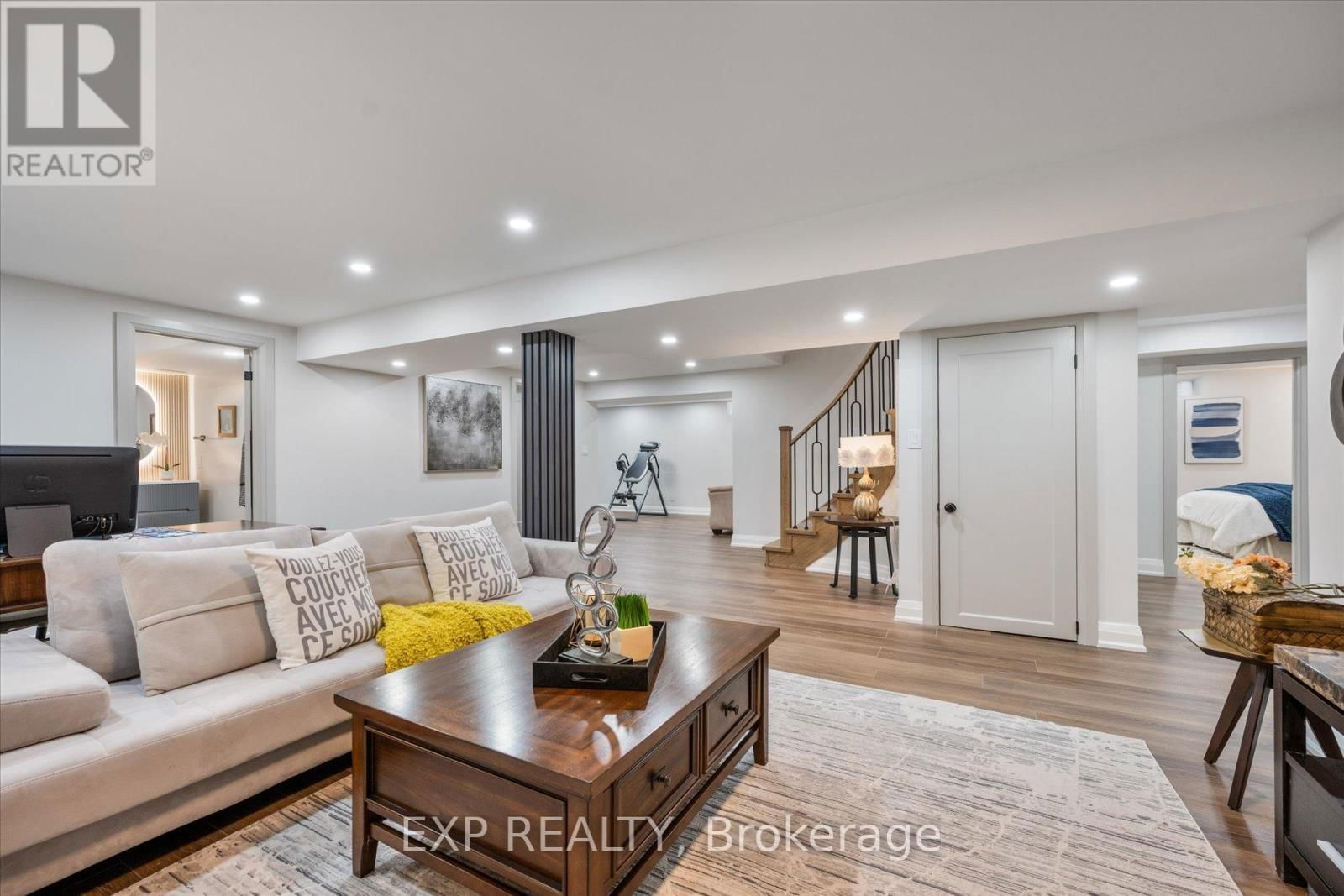 10 STRATFORD DRIVE Image 37