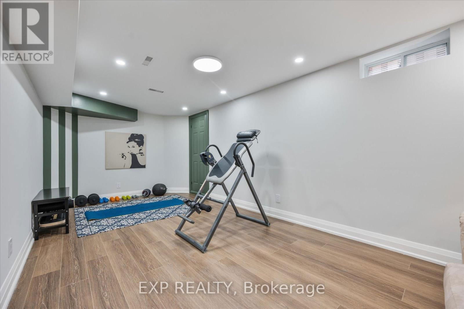 10 STRATFORD DRIVE Image 38