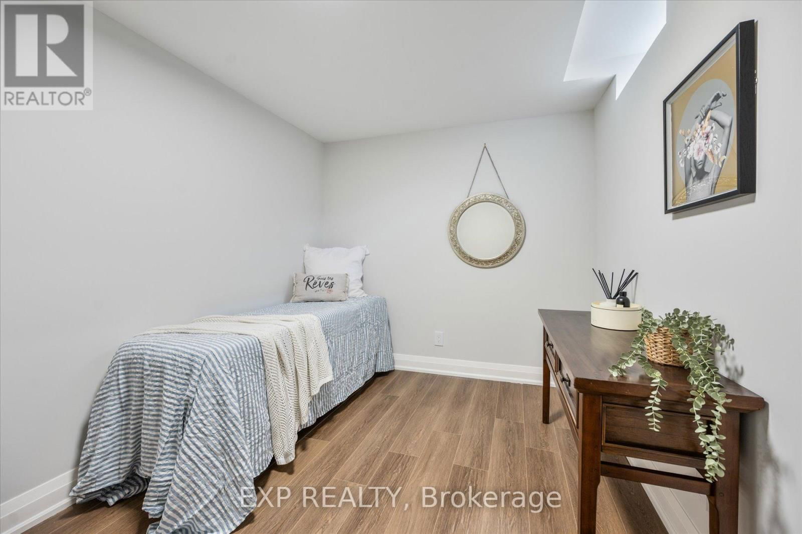 10 STRATFORD DRIVE Image 40