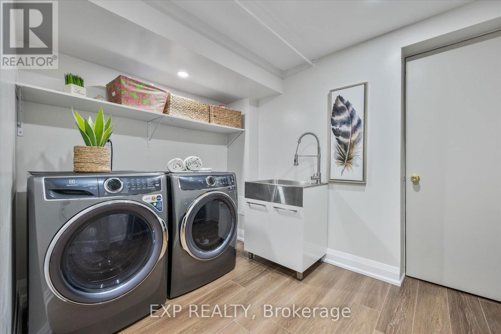 10 STRATFORD DRIVE Image 42