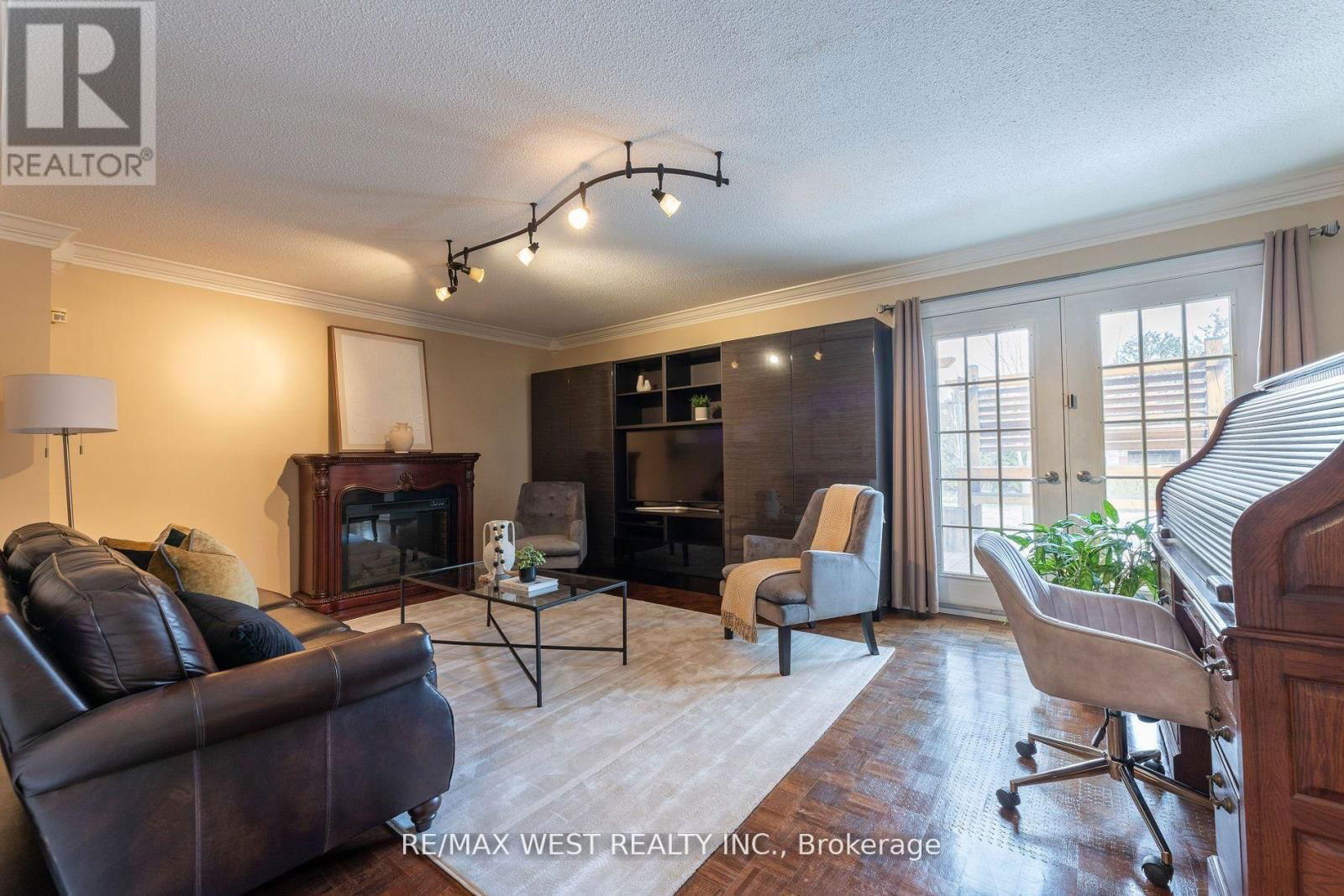 130 SPRUCE AVENUE Image 24