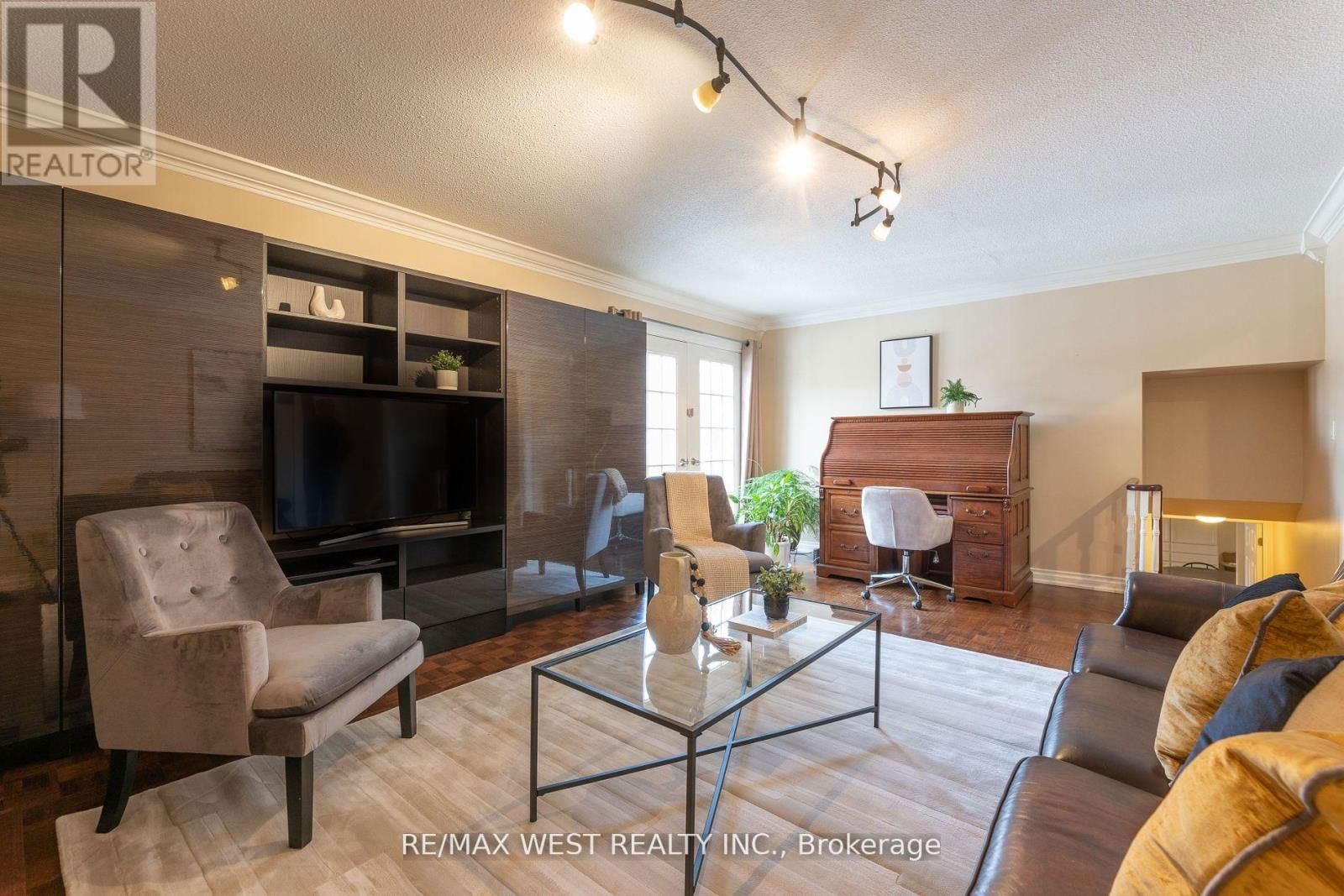 130 SPRUCE AVENUE Image 25