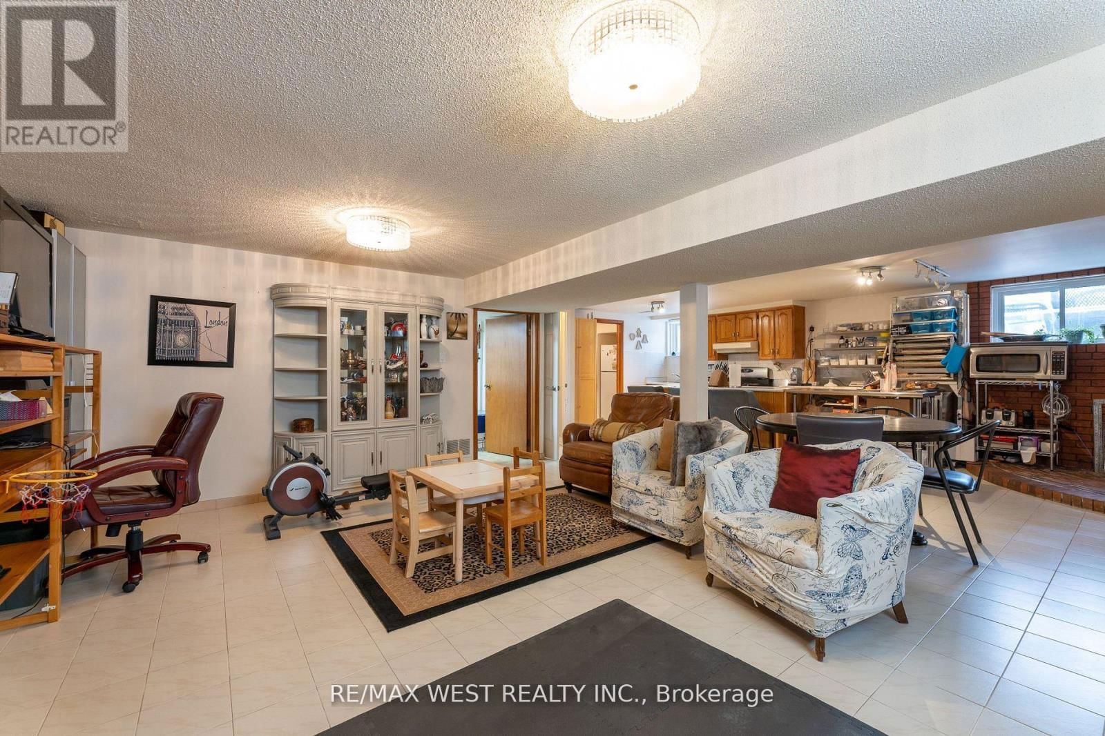 130 SPRUCE AVENUE Image 33