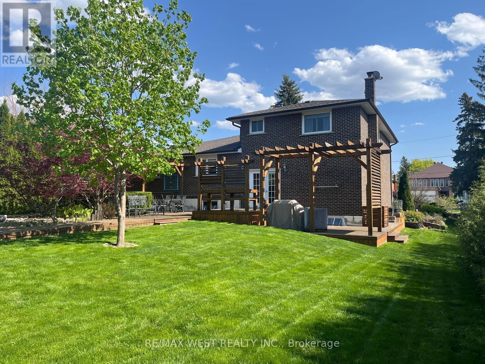 130 SPRUCE AVENUE Image 42