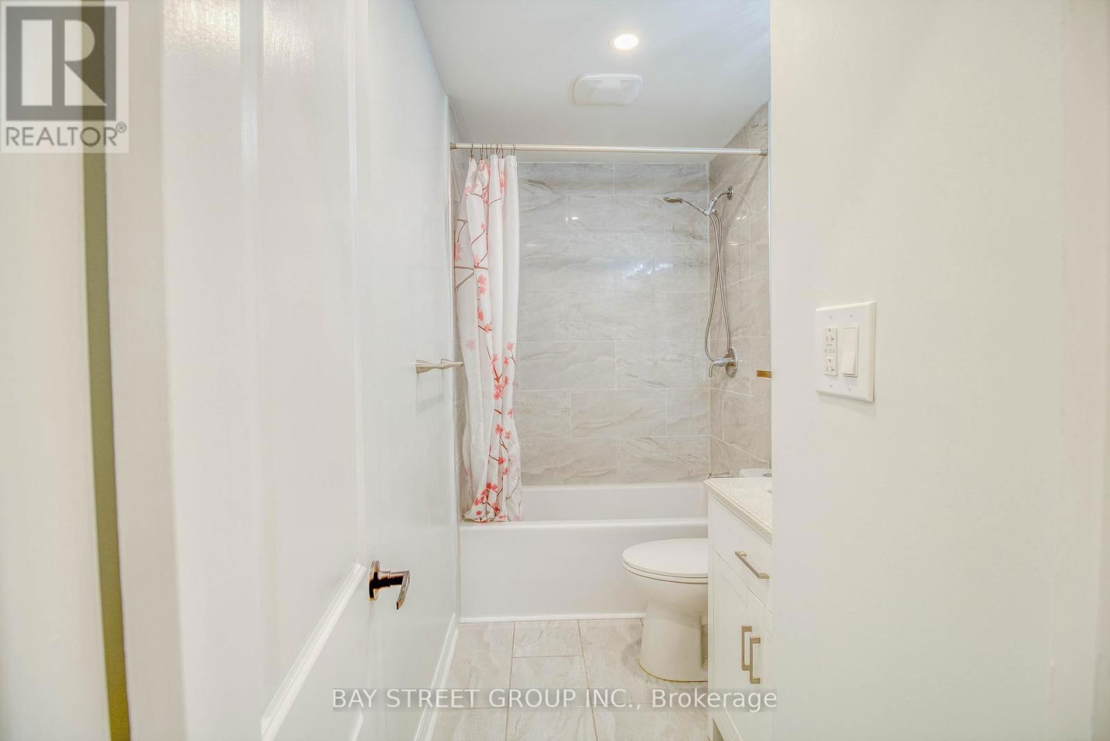 65 DAVIS ROAD Image 10